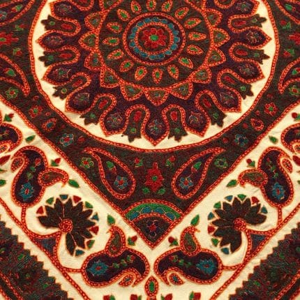 بقچه دوخته گل زنبق سفید