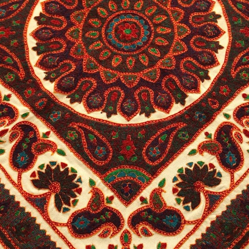 بقچه دوخته گل زنبق سفید