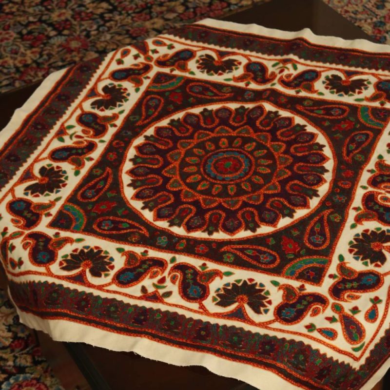 بقچه گل زنبق سفید